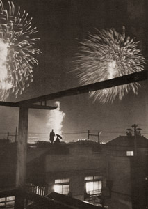 Fireworks at Ryōgoku [Ihei Kimura,  from Asahi Camera November 1953] Thumbnail Images