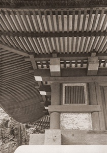 奈良の古建築 談山神社 十三重塔初層 [渡辺義雄, アサヒカメラ 1953年11月号より]のサムネイル画像