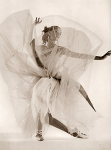 ラヴェルのワルツを踊るタンクィル・レクラーク [ジョン・ミリ, アサヒカメラ 1953年11月号より]のサムネイル画像