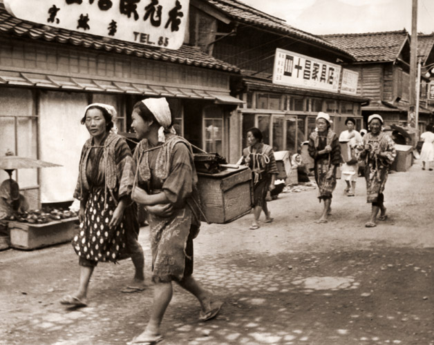 能登の女たち [中藤敦, アサヒカメラ 1954年12月号より] パブリックドメイン画像 