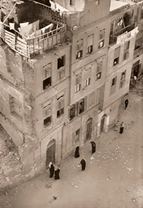 ホテルの窓から [木村伊兵衛, アサヒカメラ 1954年12月号より]のサムネイル画像