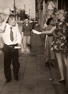 手 [土門拳, アサヒカメラ 1954年12月号より]のサムネイル画像