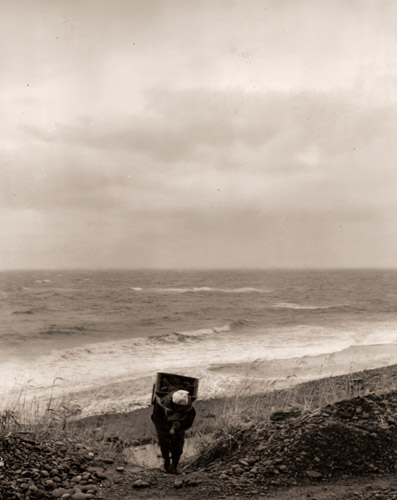 冬の海 [堀内初太郞, アサヒカメラ 1956年2月号より] パブリックドメイン画像 