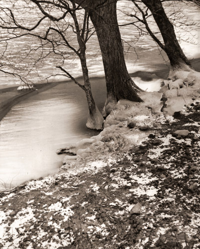 冬の湖畔 [渡部泰夫, アサヒカメラ 1956年2月号より] パブリックドメイン画像 