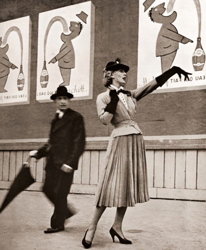 パリの強壮剤 [ノルバート・レオナルド, アサヒカメラ 1956年2月号より] パブリックドメイン画像 