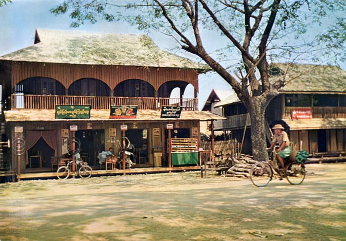 ビルマの村にて [京極浩史, 1955年, アサヒカメラ 1956年2月号より] パブリックドメイン画像 