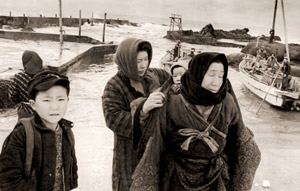 漁村の人達 [剣政志, 日本カメラ 1956年7月号より]のサムネイル画像