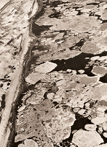流氷 [佐藤秀雄, 日本カメラ 1956年7月号より] パブリックドメイン画像 