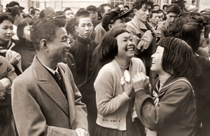 入学試験発表の日 [山浦正, 日本カメラ 1956年7月号より]のサムネイル画像