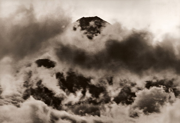 乱雲 [高橋真一, 日本カメラ 1956年7月号より] パブリックドメイン画像 