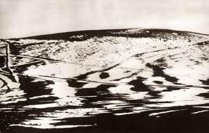 残雪（三原山にて） [河野徹, 日本カメラ 1955年7月号より]のサムネイル画像