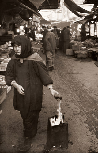 Market (Hokuriku) [Hiroshi Hamaya,  from Nippon Camera July 1955]