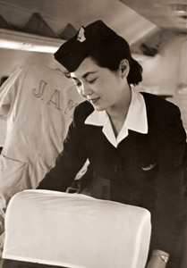スチュアーデス（JAL） [林忠彦, 日本カメラ 1955年7月号より]のサムネイル画像