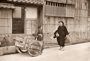 町にて（松江） [植田正治, 日本カメラ 1955年7月号より]のサムネイル画像