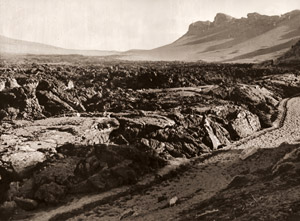 溶岩 [手島直利, 1953年, アサヒカメラ 1953年9月号より]のサムネイル画像
