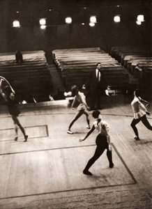 スラヴェンスカ・フランクリン・バレエ団 舞台稽古 [三堀家義, 1953年, アサヒカメラ 1953年9月号より]のサムネイル画像