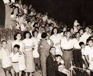 花火を見る人々 2 [船山克, アサヒカメラ 1953年9月号より]のサムネイル画像