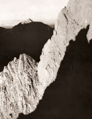 山は暮れゆく [伊藤則美, 1953年, アサヒカメラ 1953年9月号より] パブリックドメイン画像 