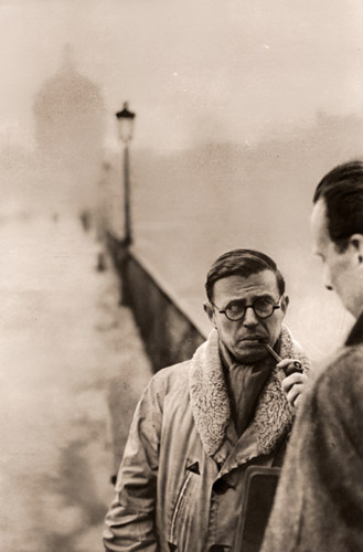 ボン・デザールのジャン・ポール・サルトル [アンリ・カルティエ＝ブレッソン, 1946年, アサヒカメラ 1953年9月号より] パブリックドメイン画像 