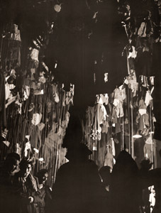 坑夫の衣類置場 [ピエール・ベルゾー, アサヒカメラ 1953年9月号より]のサムネイル画像