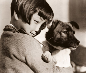 少女とポチ [アサヒカメラ 1939年11月号より]のサムネイル画像