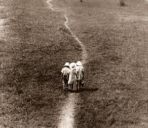 夏の草原を行く [アサヒカメラ 1939年11月号より]のサムネイル画像