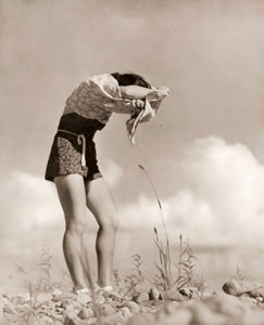 夏と女 [伊与田昌男, アサヒカメラ 1939年11月号より]のサムネイル画像