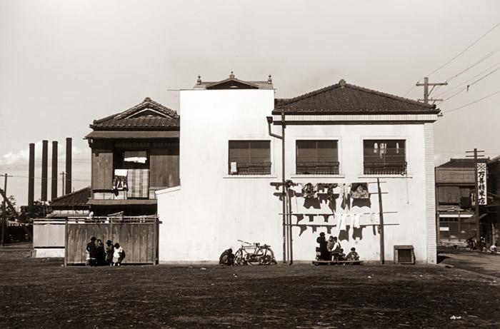 Senjumidoricho, Adachi Ward [Kineo Kuwabara, 1938, from JCII Photo Salon Library 76]