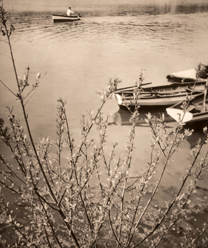 池邊の春 [石塚緑朗, アサヒカメラ 1939年5月号より] パブリックドメイン画像 