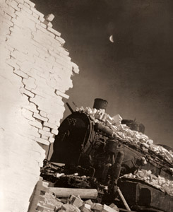 廃墟（広東黄沙駅にて） [小石清, アサヒカメラ 1939年5月号より]のサムネイル画像