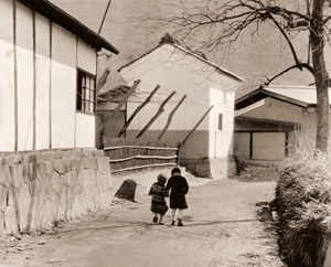 山村の朝 [矢口賢司, アサヒカメラ 1939年5月号より]のサムネイル画像