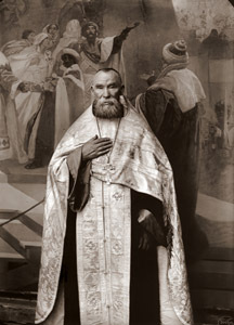ギリシャ正教の高僧の衣装をまとったモデル [アルフォンス・ミュシャ, 1924年頃, 「ミュシャが愛した光と時代」展より]のサムネイル画像
