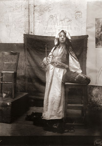 1900年のパリ万博の装飾画のためのポーズ [アルフォンス・ミュシャ, 1899年, 「ミュシャが愛した光と時代」展より]のサムネイル画像