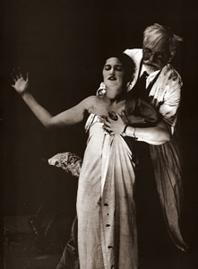 娘ヤロスローヴァとポーズするミュシャ [アルフォンス・ミュシャ, 1926年, 「ミュシャが愛した光と時代」展より]のサムネイル画像