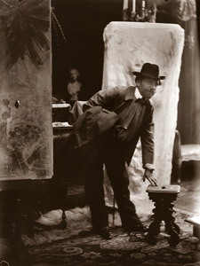 自らモデルとなるミュシャ [アルフォンス・ミュシャ, 1895年頃, 「ミュシャが愛した光と時代」展より]のサムネイル画像