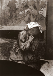 1900年のパリ万国博覧会、ボスニア＝ヘルツェゴビナ館の装飾画のためのポーズ [アルフォンス・ミュシャ, 1899年, 「ミュシャが愛した光と時代」展より]のサムネイル画像