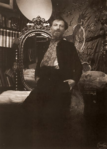 アトリエのミュシャ [アルフォンス・ミュシャ, 1898年頃, 「ミュシャが愛した光と時代」展より]のサムネイル画像