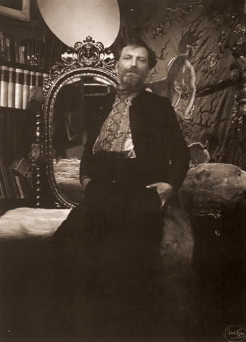 アトリエのミュシャ [アルフォンス・ミュシャ, 1898年頃, 「ミュシャが愛した光と時代」展より] パブリックドメイン画像 