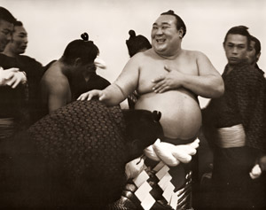 支度部屋の鏡関 [桜井昭雄, 日本カメラ 1953年9月号より]のサムネイル画像