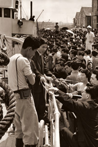 俊鶻丸出港 [光墨弘, 日本カメラ 1953年9月号より]のサムネイル画像
