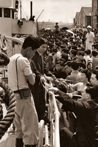 Departure of the Shunkotsumaru [Hiroshi Mitsuzumi,  from Nippon Camera September 1953]