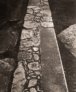 無題 （敷石） [石元泰博, 写真サロン 1956年9月号より]のサムネイル画像