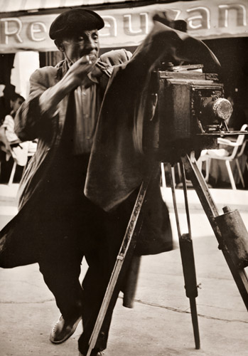 マルセーユの芸術家 [エーリッヒ・アンゲネント, 写真サロン 1956年9月号より] パブリックドメイン画像 