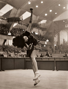 踊るロゼアーヌ夫人 2 [谷田貝高幸, 写真サロン 1956年9月号より]のサムネイル画像