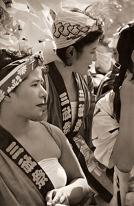 三社祭 3 [木村伊兵衛, 写真サロン 1956年9月号より]のサムネイル画像