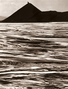 主観主義写真より（雪と山の風景） [オットー・シュタイネルト, 写真サロン 1956年2月号より]のサムネイル画像