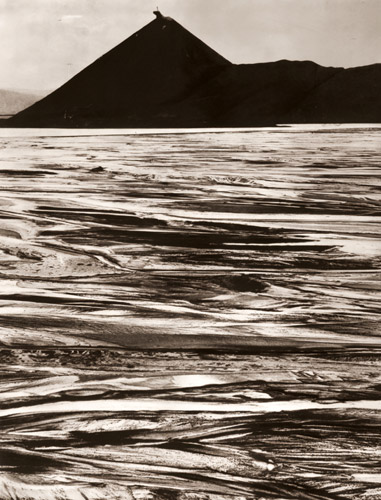 主観主義写真より（雪と山の風景） [オットー・シュタイネルト, 写真サロン 1956年2月号より] パブリックドメイン画像 