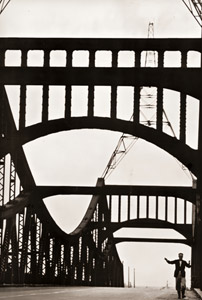 橋の上 [稲村不二雄, 写真サロン 1956年2月号より]のサムネイル画像