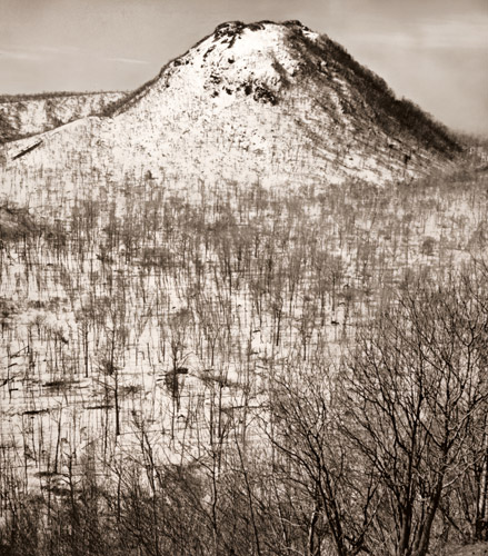 小有珠岳 [吉村伸哉, 写真サロン 1956年2月号より] パブリックドメイン画像 