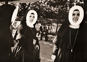 三人の修道尼（ローマにて） [福田勝治, 写真サロン 1956年2月号より]のサムネイル画像